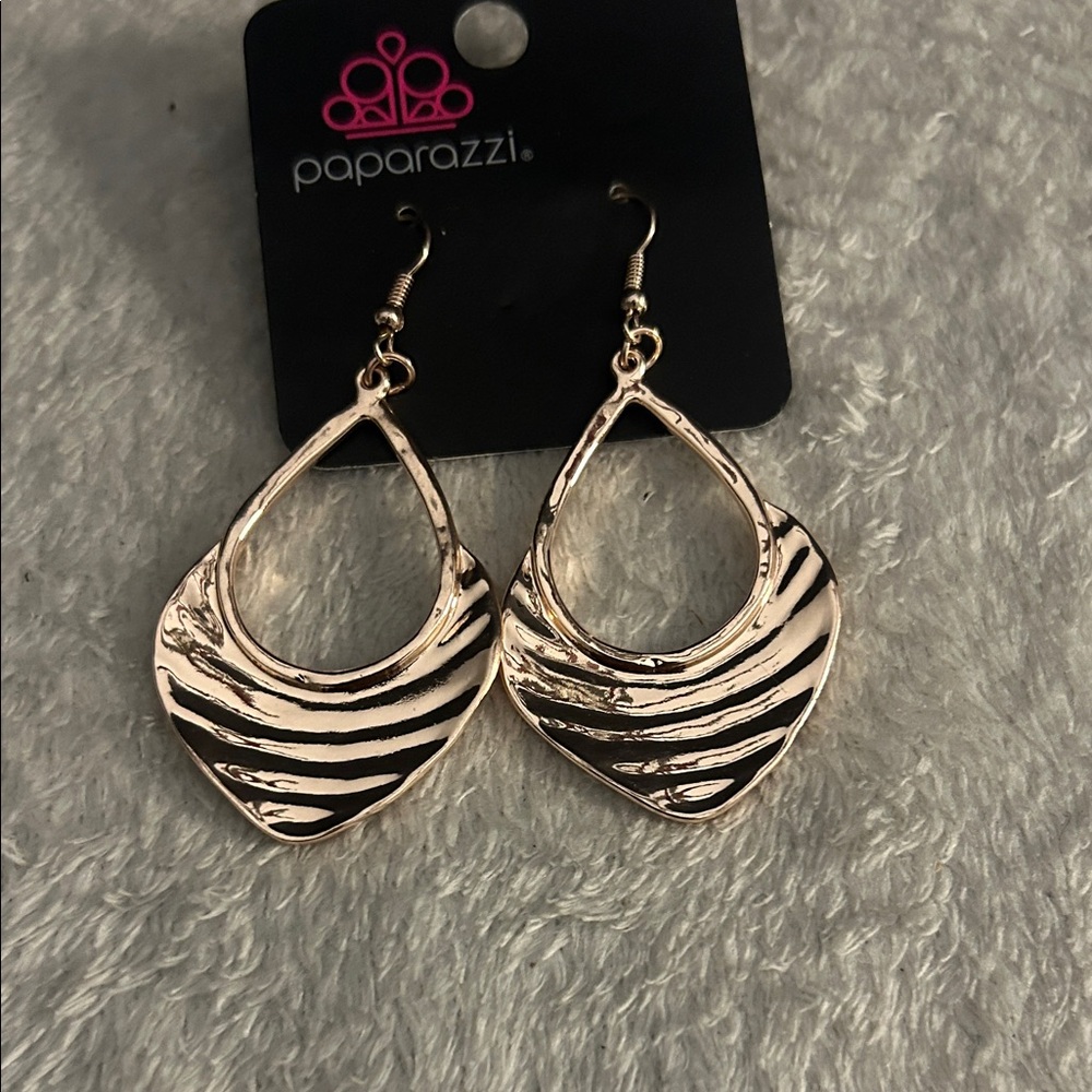 Paparazzi Textured Gold Earrings